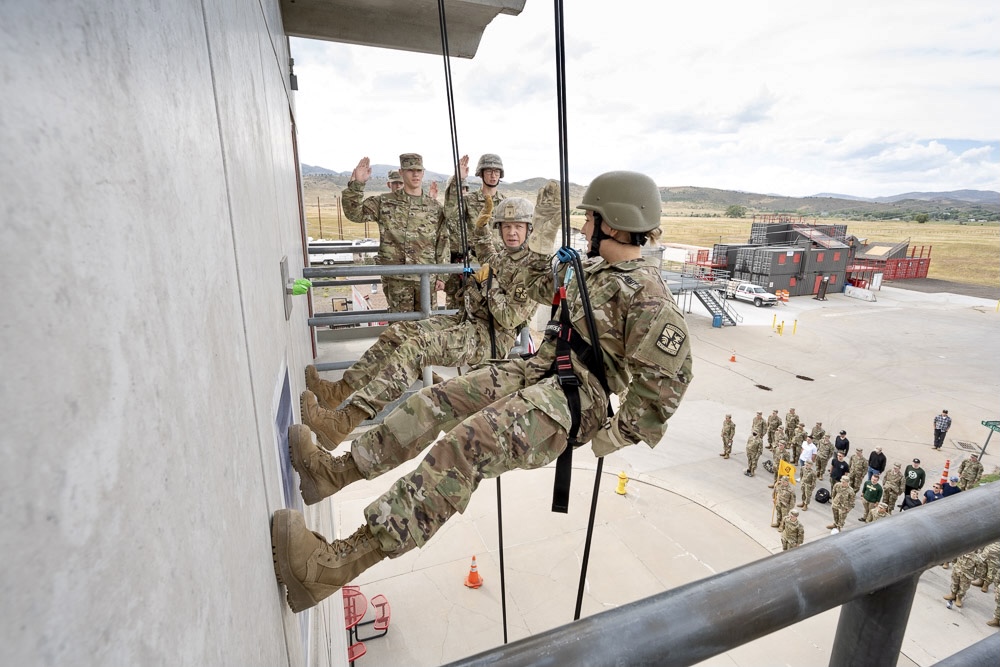 Cadet contracting while rapelling